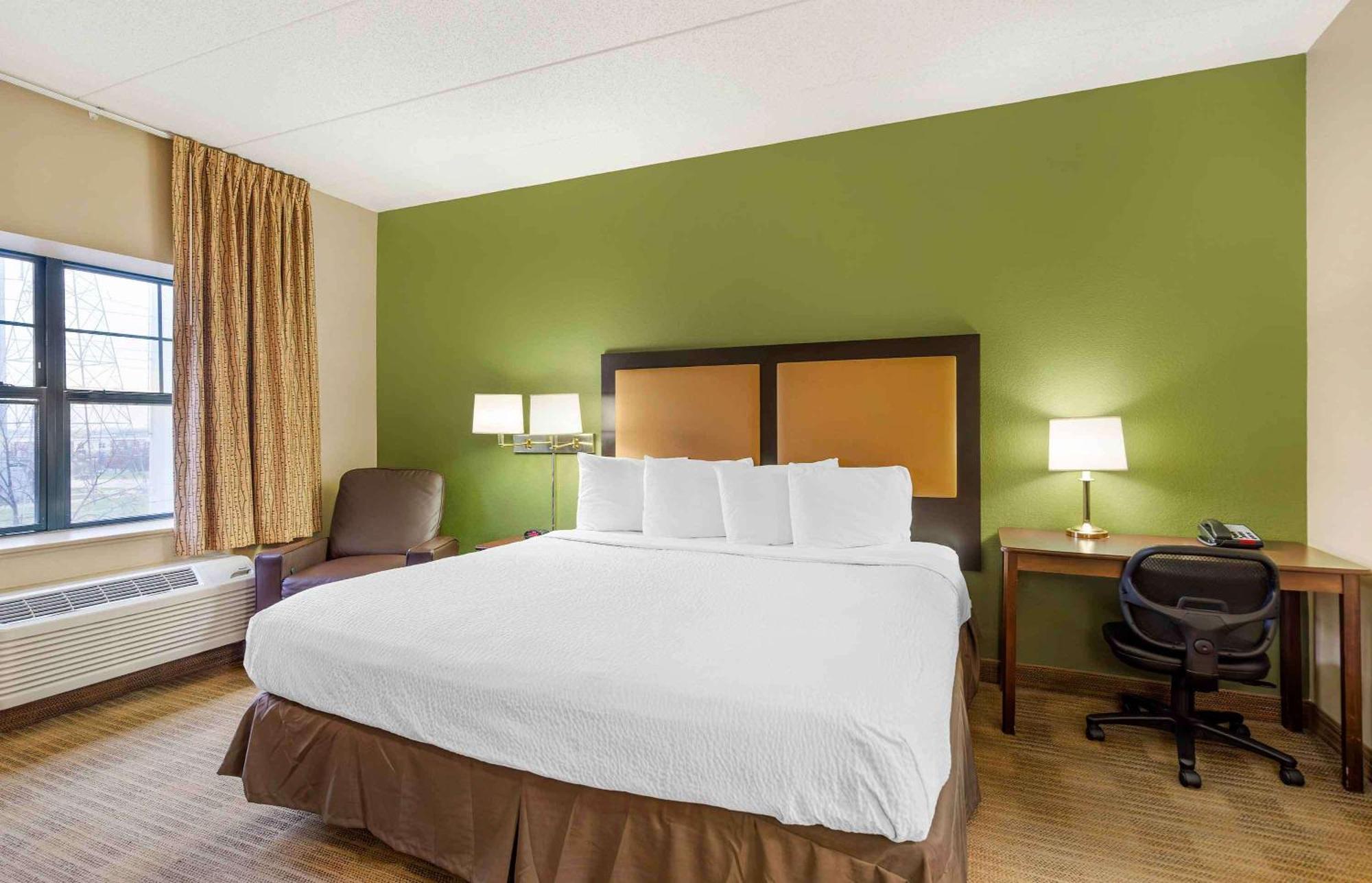 Extended Stay America Select Suites - Chicago - Лайл Экстерьер фото